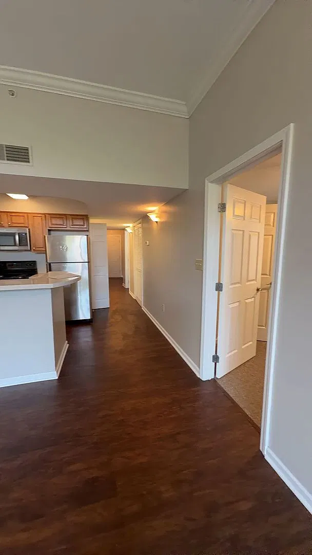 Great Top Floor End Unit For $3,375, Lease Includes Two Parking Spaces! Sign Now, Move In 8/11/27 — Photo 2