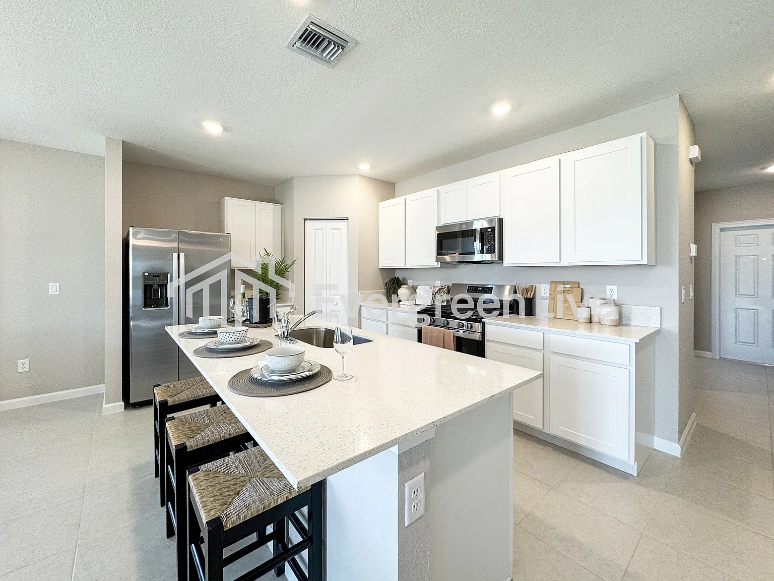 5 bed, 3.0 bath, 2754 sqft, $2,560 — Photo 2