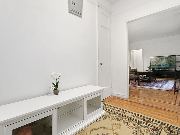 4th image of 181 E 93rd St APT 3D