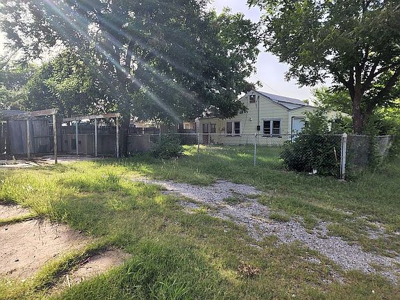 3rd image of 1602 NW Lake Ave