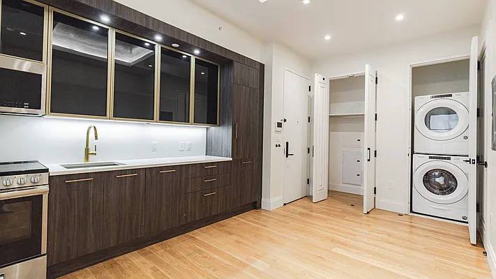 Rented by Nooklyn NYC LLC | media 43