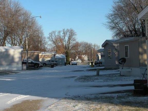 5th image of 401 S Elm St
