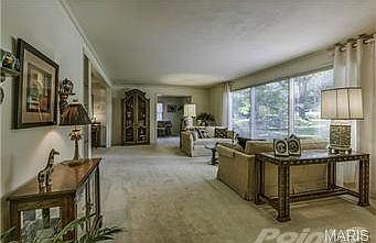 4th image of 20 Colonial Hills Dr