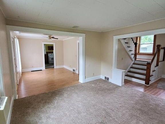 2nd image of 810 Roscoe Ave