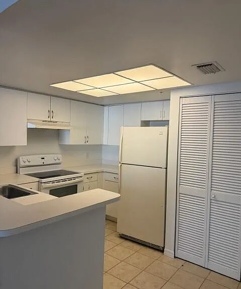 4195 N Haverhill Rd #319 — Photo 4