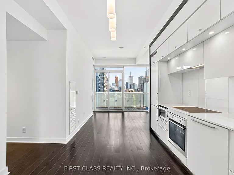 15 Grenville St #2902 — Photo 5