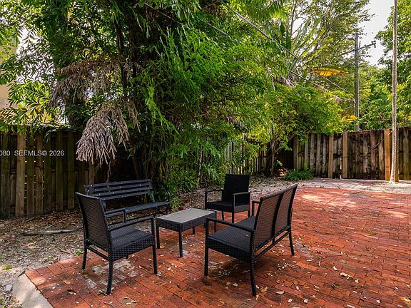 5th image of 2215 Tequesta Ln