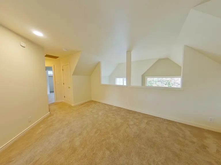 553 Covey Ln — Photo 9