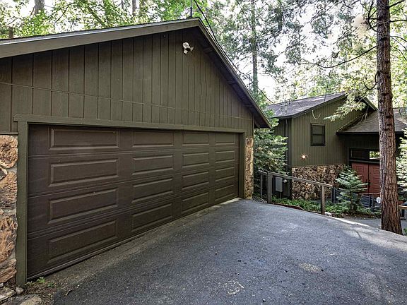 4th image of 23572 Lakewood Dr