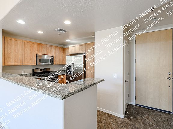 3rd image of 16 W Encanto Blvd Unit 605