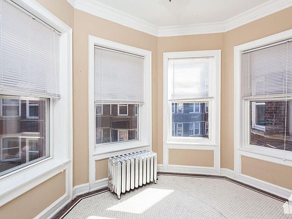 4th image of 835 W Cornelia Ave #2S