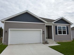610 S 8th St, Carlisle, IA 50047