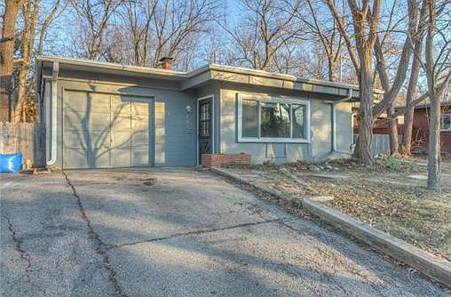 2nd image of 7423 Rosewood Cir