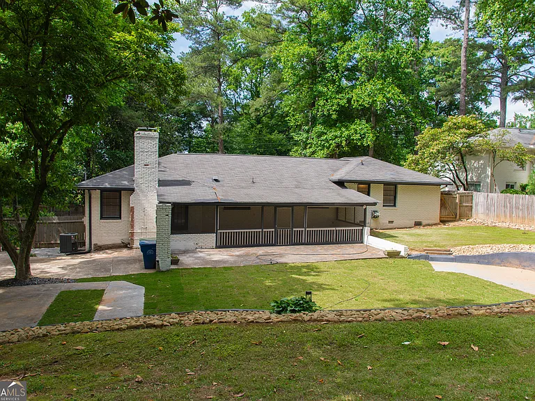 4090 Land O Lakes Dr NE — Photo 9