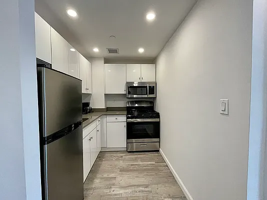 Rented by Avenues Real Estate | media 5