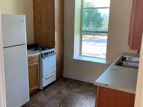 5th image of 909 Van Buren St #C