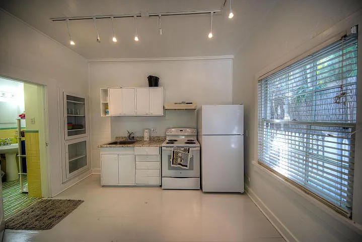 742 Windsor Ln #1 — Photo 4