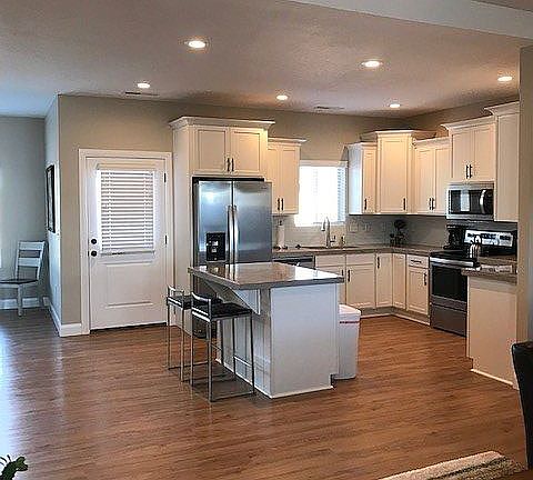 5th image of 700 W Aspen Dr.