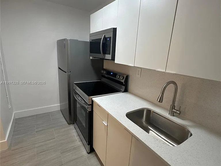 649 SW 7th St #5 — Photo 6