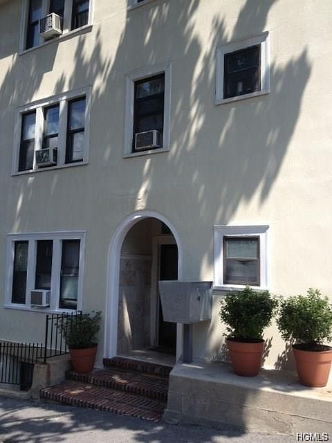 1st image of 8 Howard Ave APT 2E