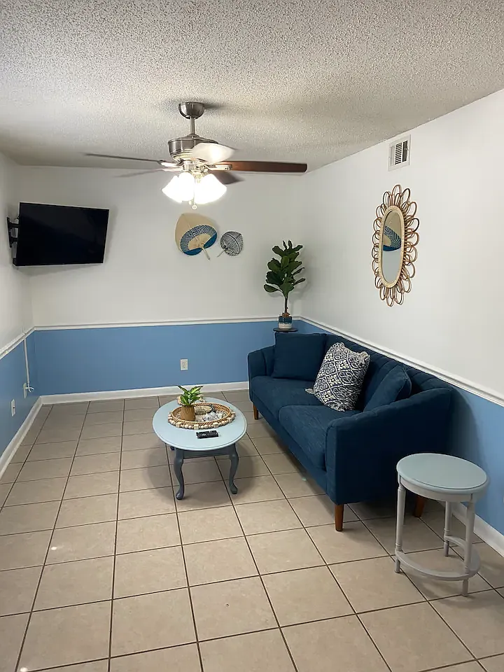 Building Photo - 656 Macklen Ave #2