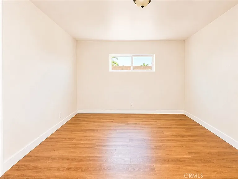 1180 Langley Way — Photo 10