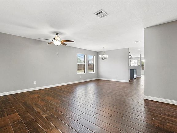 5th image of 2641 Peach Dr