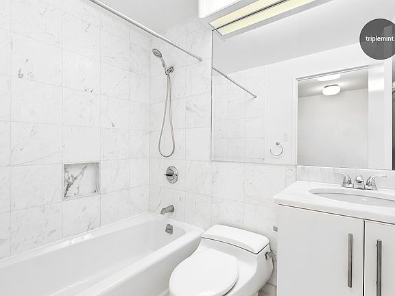 4th image of 106 Central Park S APT 18M