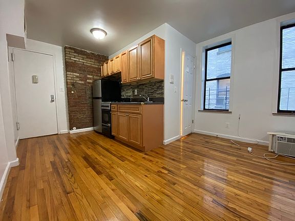 3rd image of 332 E 95th St APT 18