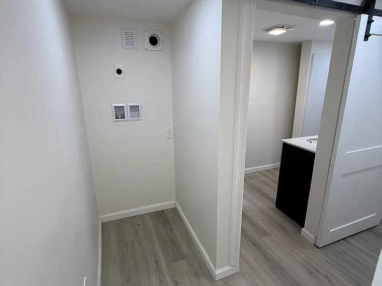 108 W Green St #110 — Photo 16