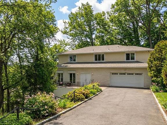 2nd image of 360 Valley View Ave