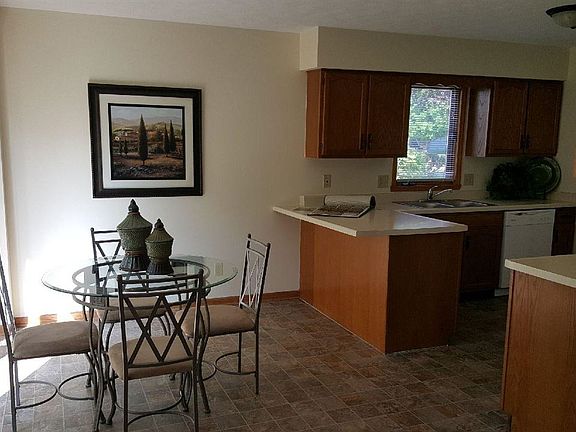 5th image of 6148 Tudor Ln