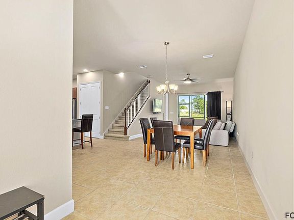 4th image of 726 Aldenham Ln