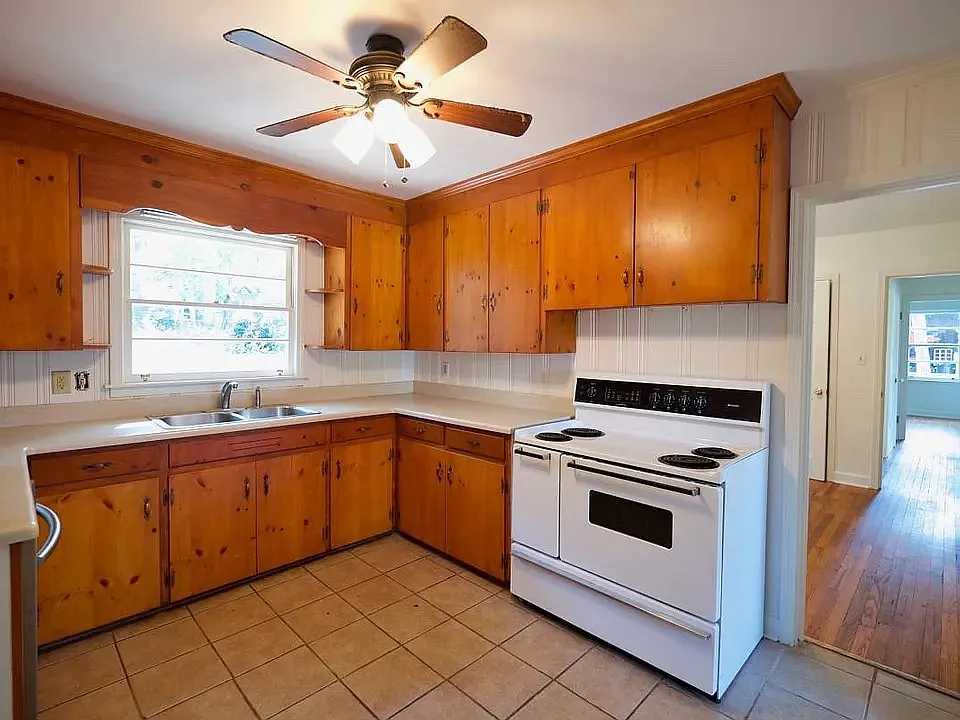 266 Janice Dr — Photo 2