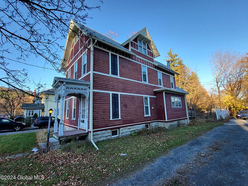 2nd image of 126 Washington Avenue