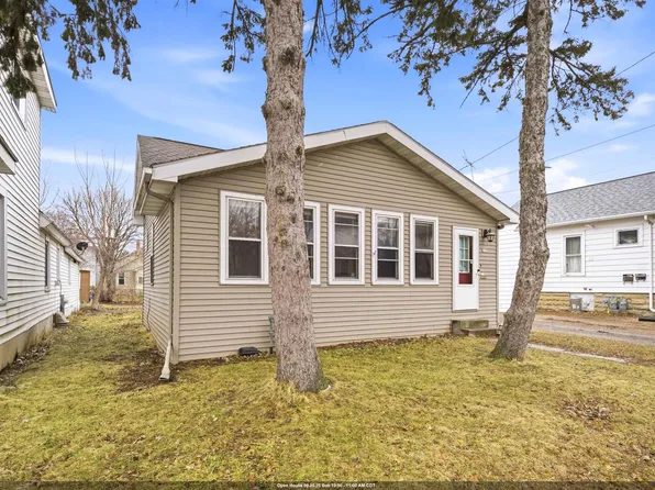 613 Shawano Ave, Oshkosh, WI 54901