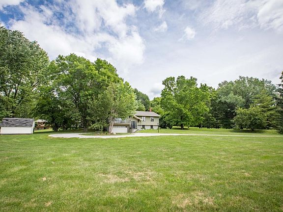 2nd image of 2060 Riverview Dr