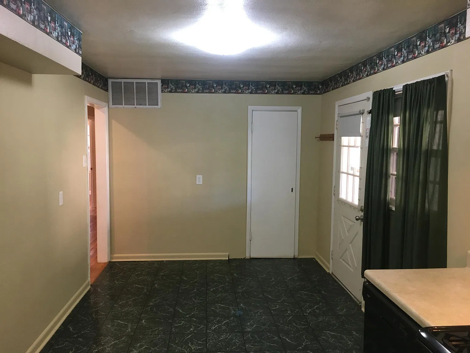 3 bed, 1150 sqft, $1,050 — Photo 4