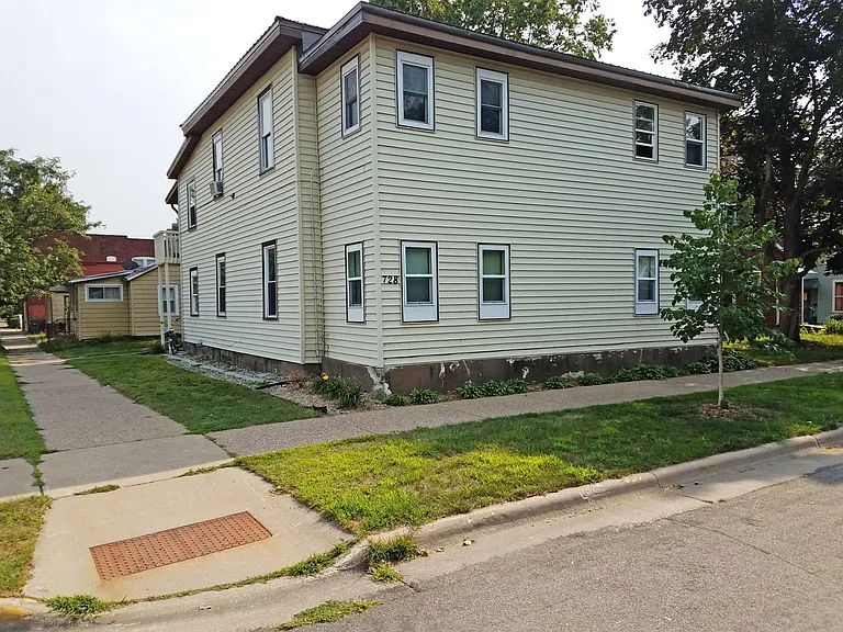 728 Division St — Photo 2