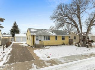 909 18th St W, Williston, ND 58801