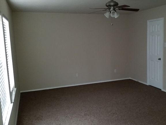 5th image of 2104 Barracks Dr