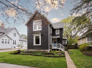35 S Caroline St, Crystal Lake, IL 60014
