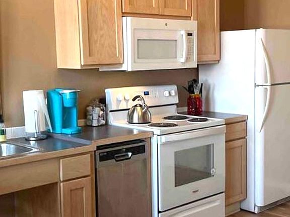 4th image of 302 W Yakima Ave APT 202