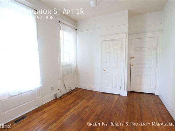3rd image of 1932 W Superior St APT 1R