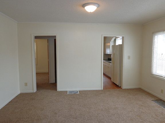 Nice size dining room.