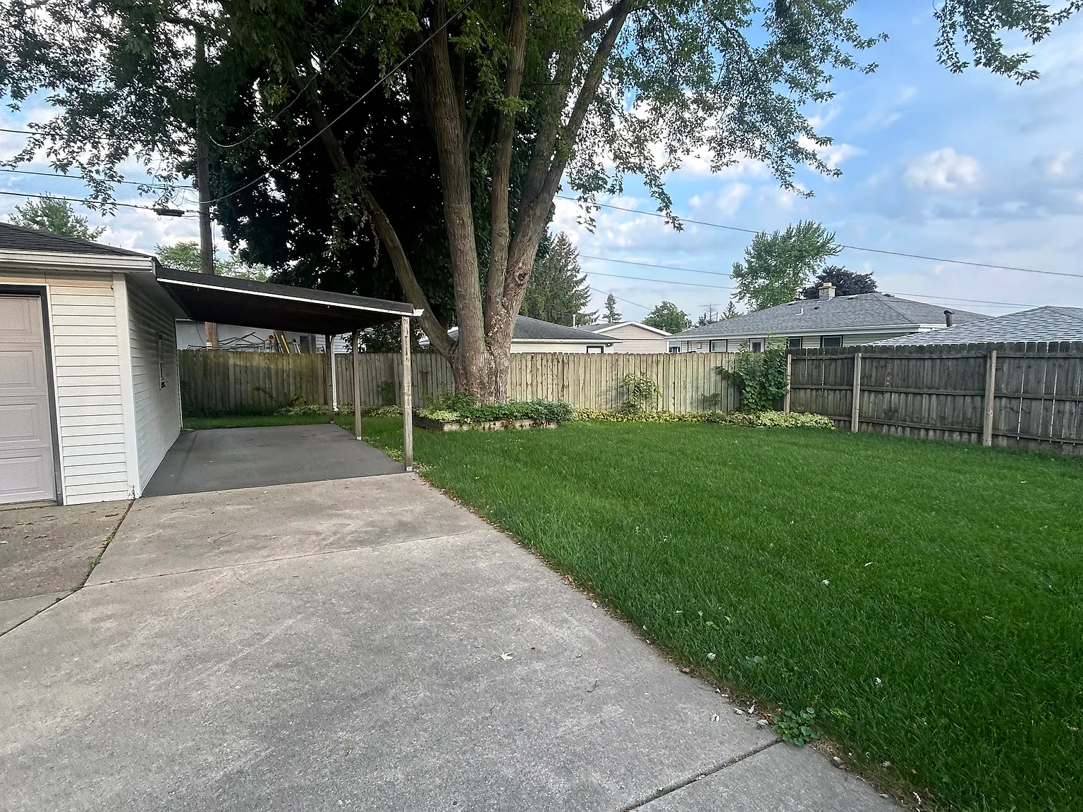3 bed, 1000 sqft, $2,500 — Photo 4
