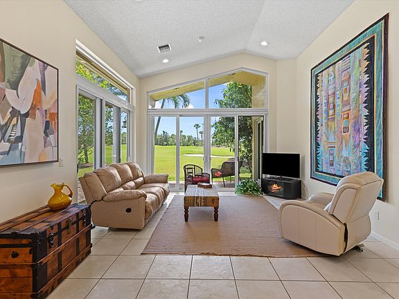 4th image of 4738 Carlton Golf Drive