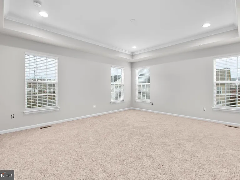 930 Forsythia Ln — Photo 34