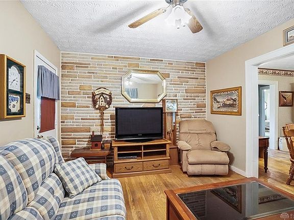 4th image of 7840 Cedar Hill Dr