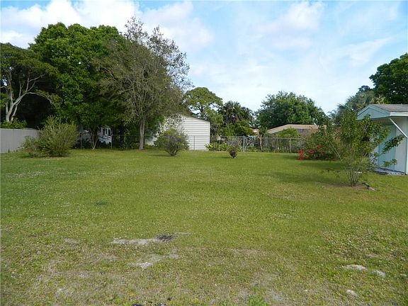 4th image of 705 SE Lansdowne Ave